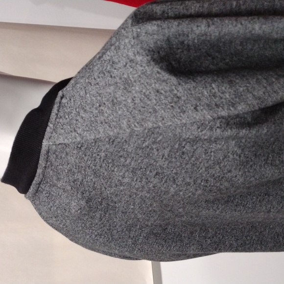 Cuffys Cape Cod grey and black zip jacket with pockets. Large - Picture 7 of 8